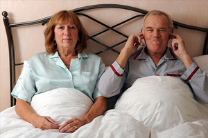 "شخير" بريطانية الأعلى في العالم يفوق الغسالة والطائرة النفاثة