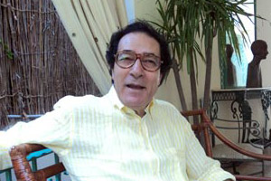وزير ثفافة مبارك: لست شاذا.. ولا أحب الحجاب وزير ثفافة مبارك: لست شاذا.. ولا أحب الحجاب