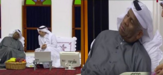 فيديو: حمود سلطان ينام على الهواء مباشرة فيديو: حمود سلطان ينام على الهواء مباشرة