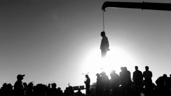 امرأة تنقذ نفسها من الإعدام بحيلة لن تتوقعها امرأة تنقذ نفسها من الإعدام بحيلة لن تتوقعها