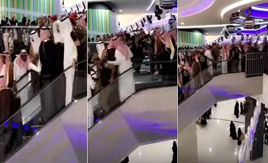 فيديو: تعثر الأمير سعود بن عبدالمحسن بسبب توقف السلم الكهربائي بشكل مفاجئ في احد المولات فيديو: تعثر الأمير سعود بن عبدالمحسن بسبب توقف السلم الكهربائي بشكل مفاجئ في احد المولات