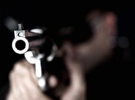إصابة شرطي برصاص أحد المطلوبين في " الزهور " إصابة شرطي برصاص أحد المطلوبين في " الزهور "