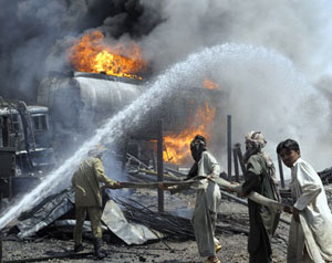 جيش باكستان يطرد مسلحين لأفغانستان 