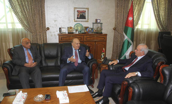 المعاني يبحث تعزيز العلاقات مع اتحاد الجامعات العربية