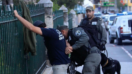 البحرية الإسرائيلية تعتقل اثنين من صيادي الأسماك في غزة البحرية الإسرائيلية تعتقل اثنين من صيادي الأسماك في غزة