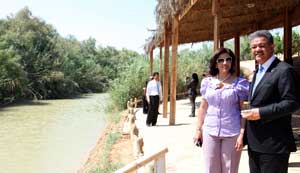 رئيس الدومنيكان وعقيلته يزوران المغطس 