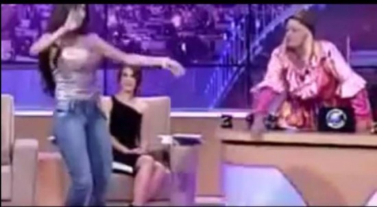 فيديو| فتيات عربيات يشعلن شبكات التواصل برقصهن