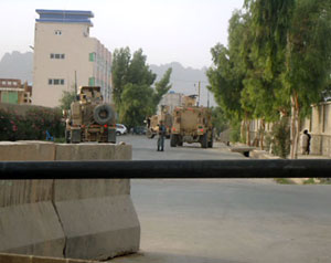 أوباما يكشف خفضا لقواته بأفغانستان 