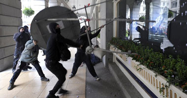 ملثمون يسرقون إيراد مبيعات متجر أبل ستور لـ"آي فون 6" ملثمون يسرقون إيراد مبيعات متجر أبل ستور لـ"آي فون 6"