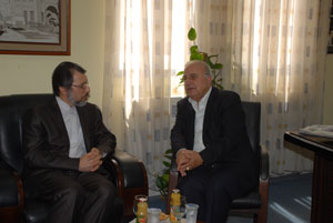 رئيس جامعة البترا يستقبل السفير الإيراني في عمان