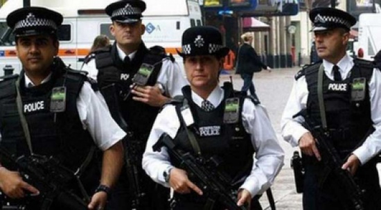 شرطي بريطاني يستقيل لاتهامه بممارسة "الجنس" مع عاهرات