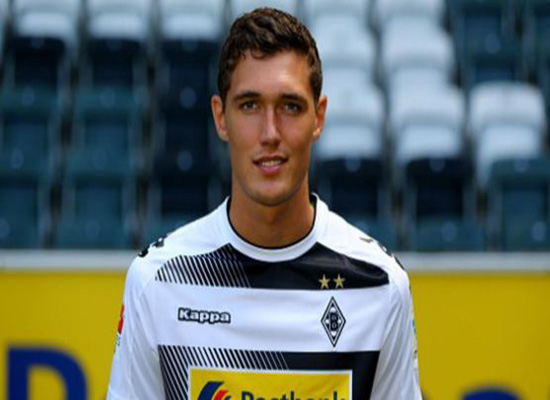 برشلونة يريد التعاقد مع "بيكيه الجديد"