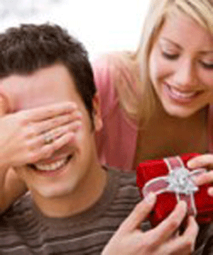 كيف يمكن مفاجأة زوجك في عيد ميلاده؟