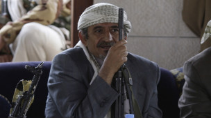 اليمن: اشتباكات في تعز والأحمر يعلن عن تأييده لنائب الرئيس