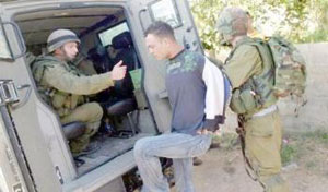 الاحتلال يعتقل 10 فلسطينيين في الضفة الغربية