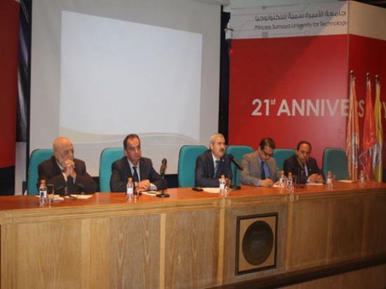 إدارة جامعة الأميرة سمية للتكنولوجيا تتواصل مع هيئتيها التدريسية والإدارية من خلال حوار مفتوح