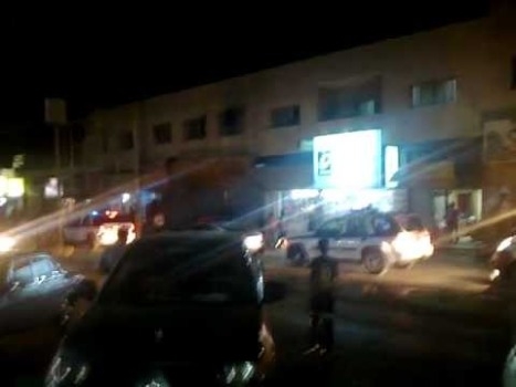 حي نزال : مشاجرة ليلية واسعة تسفر عن إصابة شاب بعيار ناري حي نزال : مشاجرة ليلية واسعة تسفر عن إصابة شاب بعيار ناري