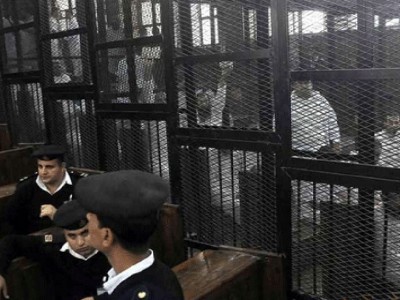 محكمة عسكرية تسجن 20 من أنصار مرسي بين عام و25 عاما محكمة عسكرية تسجن 20 من أنصار مرسي بين عام و25 عاما