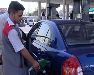 السلطات السورية ترفع سعر البنزين والقمح والدقيق