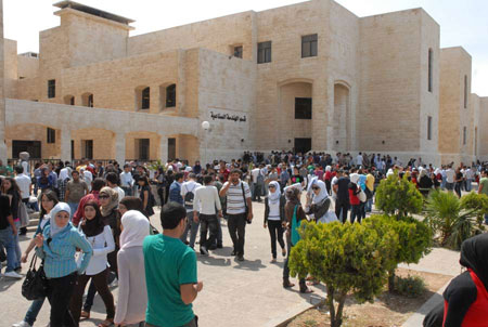 الجامعة الهاشمية تلغي قرار الدفع قبل التسجيل