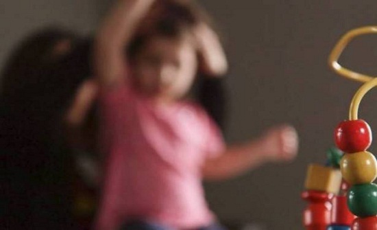 الحبس لمتهم بهتك عرض طفلة داخل سيارته في اربد.."لحظات قهر عاشتها الطفلة" الحبس لمتهم بهتك عرض طفلة داخل سيارته في اربد.."لحظات قهر عاشتها الطفلة"