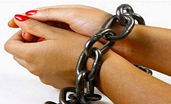 الإعدام شنقاً لمصرية قتلت طفلة لتشتري هدية " الحب " لزوجها الإعدام شنقاً لمصرية قتلت طفلة لتشتري هدية " الحب " لزوجها