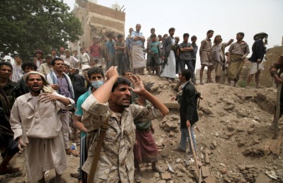 جماعة إغاثة والحوثيون: عشرات القتلى في غارات للتحالف باليمن