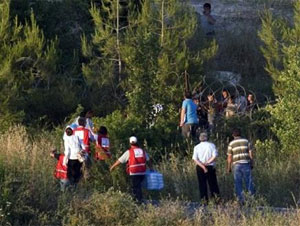 مئات السوريين النازحين يفرّون إلى تركيا هرباً من الجيش