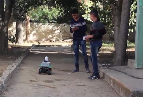 فتى من غزة يخترع روبوتا يستكشف الأماكن والأجسام الخطرة