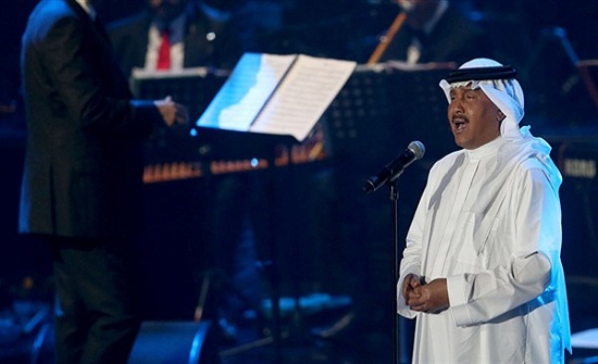 فنان العرب محمد عبده يغازل مذيعة على الهواء.. فيديو فنان العرب محمد عبده يغازل مذيعة على الهواء.. فيديو