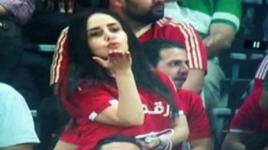بالصور - من هي صاحبة القبلة التي أثارت إعجاب المصريين؟ مفاجأة ستدهشكم بالصور - من هي صاحبة القبلة التي أثارت إعجاب المصريين؟ مفاجأة ستدهشكم