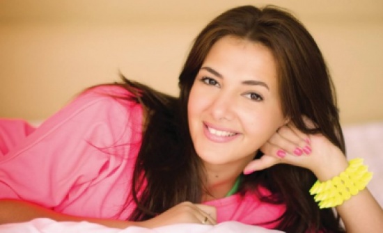 بالفيديو : زوج دنيا سمير غانم يثير الجدل وقلق الجمهور حولها