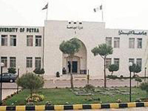 رئيس جامعة البترا يرعى حفل تخريج الفوج السابع عشر لطلبة الجامعة 