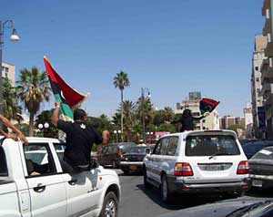فرح في بنغازي بأمر اعتقال القذافي فرح في بنغازي بأمر اعتقال القذافي