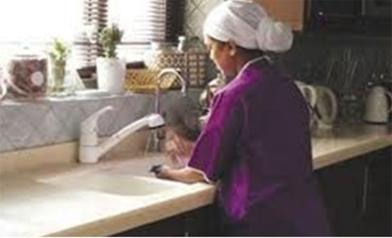 تمديد مدد الوصولات المالية الخاصة بتصاريح العمل لعمال المنازل