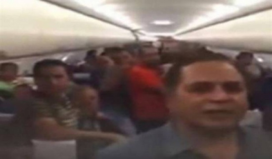 بالفيديو.. تعطل التكييف داخل طائرة مصرية فاختنق الركاب! بالفيديو.. تعطل التكييف داخل طائرة مصرية فاختنق الركاب!