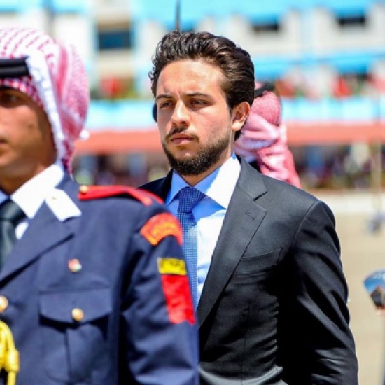 بالصورة ... ولي العهد يستذكر جده الحسين