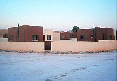 توزيع 16 مسكنا على الاسر الفقيرة في لواء عي