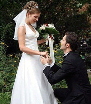 المرأة تعيش أطول لو تزوجت من هو في سنها