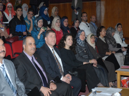 جلسات بحثية وحوارية في اليوم العلمي الثاني لمركز اللغات في الجامعة الهاشمية