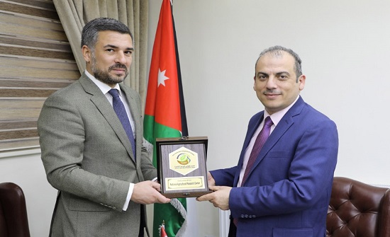 السفير الروماني يزور الوطني للبحوث الزراعية السفير الروماني يزور الوطني للبحوث الزراعية