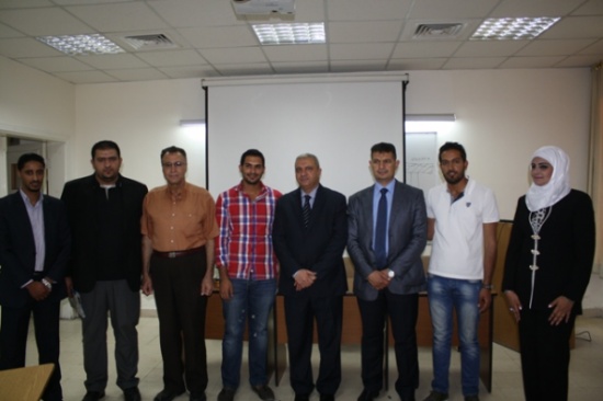 مناقشة مشاريع تخرج في تخصص الصحافة والاعلام