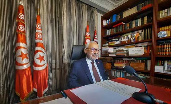 الغنوشي يدعو مكتب البرلمان للانعقاد.. وسعيد: اجتمعوا بالفضاء الغنوشي يدعو مكتب البرلمان للانعقاد.. وسعيد: اجتمعوا بالفضاء