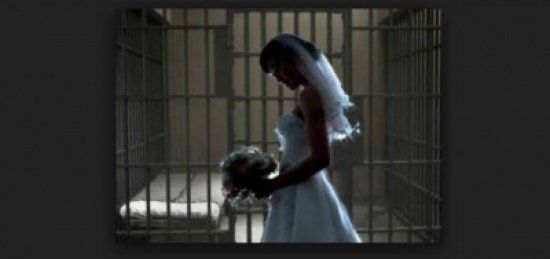 قضت ليلة زفافها الأولى خلف القبضان... موقف لا تحسد عليه هذه العروس!!