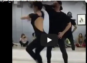 بالفيديو.. رقصة مذهلة لفتاة حسناء بصحبة مدربها