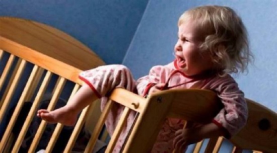 طفلك يستيقظ ليلاً... إليك الحل طفلك يستيقظ ليلاً... إليك الحل