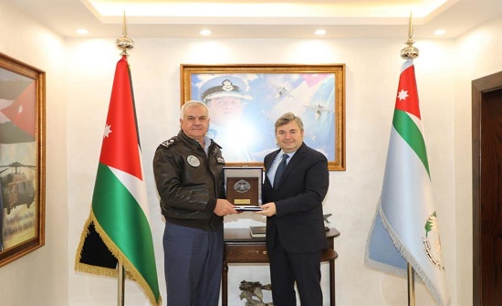 قائد القوات الجوية التركية يزور الحنيطي