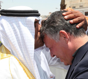 الملك يلتقي شيوخ وابناء قبيلة بلي ويزور قيادة سلاح الجو الملكي ( شاهدوا الصور )