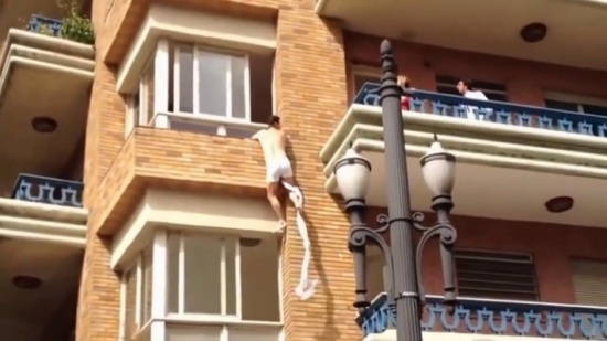 فيديو فرار العشيق لا يزال يحقق المزيد من الانتشار