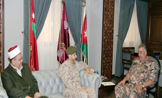 رئيس هيئة الأركان المشتركة يستقبل وفداً عسكرياً سعودياً